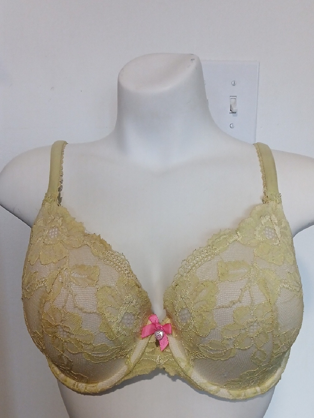 Victoria's Secret Body By Victoria Lined Perfect Coverage Chartreuse Lace Bra